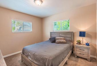 Sweet Retreat 1BR Apt Perfect For Ski Trips allows 18 year olds to book a room