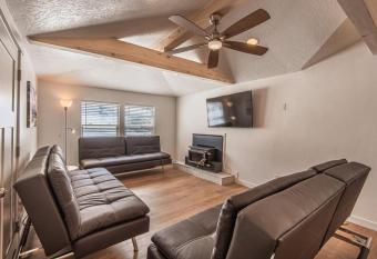 Secluded Cottage at the Gateway to the Uintah Mts allows 18 year olds to book a room