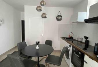 Le massenet 1 -Wifi- garage    v  los has Balcony rooms