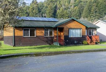 Elk Meadow Cabins 9A Prairie Creek Suite has rooms with a private hot tub