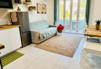 Silvy s Sunny House has Balcony rooms