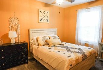 Boho Rehoboth condo-2bd/3.7mi beach/.5mi outlets has Balcony rooms