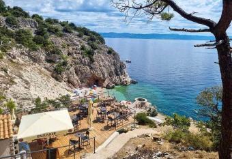 Apartmani Barbara Brse   has Balcony rooms