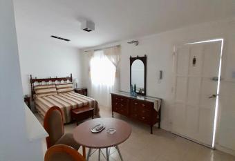 Mono ambiente La noche estrellada allows 18 year olds to book a room