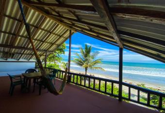 Mompiche Island Hostel has Smoking/Balcony rooms