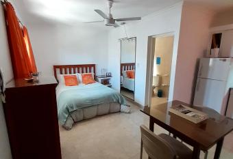 Mono ambiente Campos de Trigo allows 18 year olds to book a room