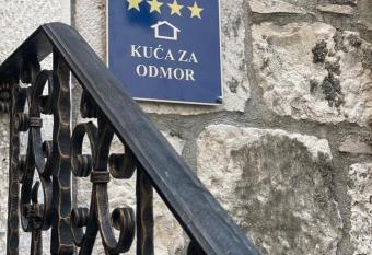 Stone House - Srida has rooms with a private hot tub