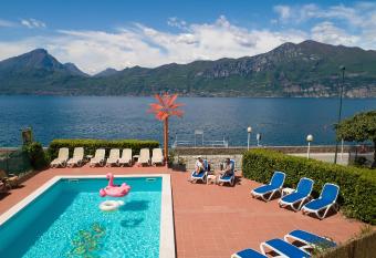 Hotel Caribe - Garda Lake Collection has Balcony rooms