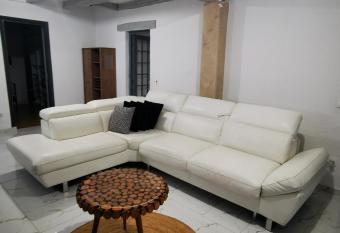 Maison c  t   jardin has Balcony rooms