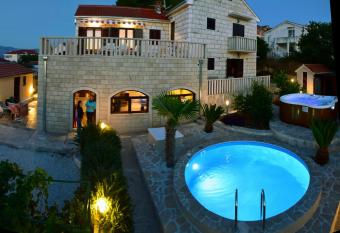 Apartments  has Balcony rooms