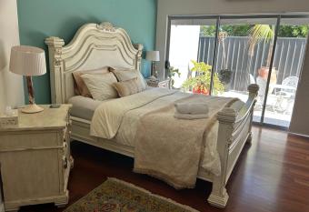 Koombana Retreat has Balcony rooms