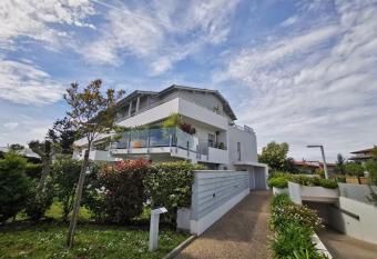 Appartement T1 neuf proche plages has Balcony rooms