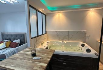 Apart relaxing has Balcony rooms