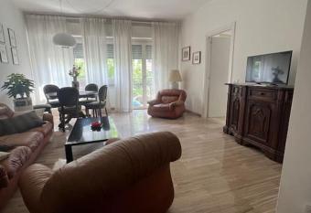 Da Emma e Carlo - homy apt. allows 18 year olds to book a room