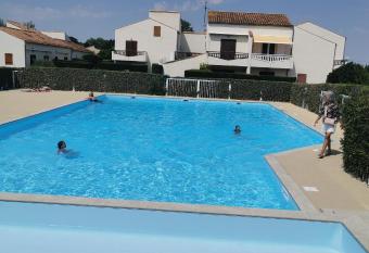 Petite residence 61-69 has Balcony rooms