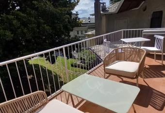 Una magnolia in Cademartori allows 18 year olds to book a room