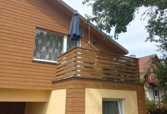 Nameli   ir kambari   nuoma   ventojoje has Balcony rooms