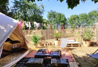 Le Bivouac has Balcony rooms