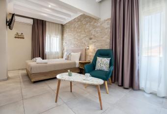 Le Vieux Quartier has Balcony rooms