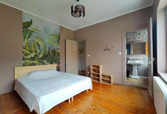 Chez S  verine has Balcony rooms