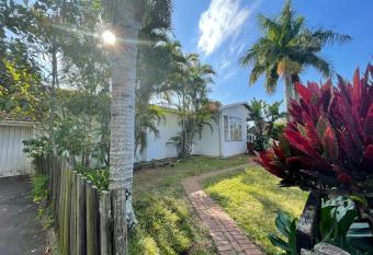 Elizabeth   s Guest house has Balcony rooms