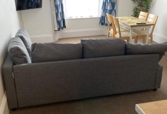 Sea view flat 1 @ 4A Castle Street allows 18 year olds to book a room