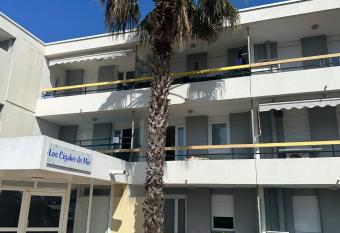 Les Cigales de Mer allows 18 year olds to book a room