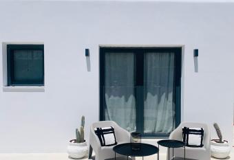 Mazi stin Io    has Balcony rooms