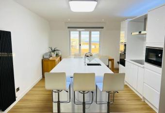 Central St Andrews, 5 bedrooms, 2 mins from beach has Balcony rooms