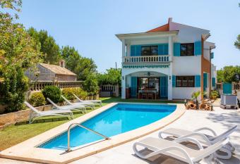 Villa Punta Blava has Balcony rooms