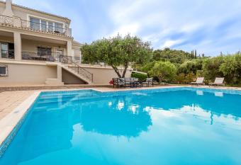 Villa Crystal has Balcony rooms