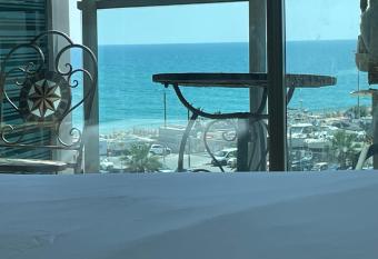                                                                                   has rooms with a private hot tub