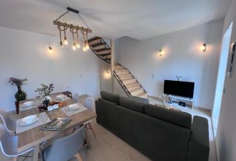 Nikos-Nana s House has Balcony rooms