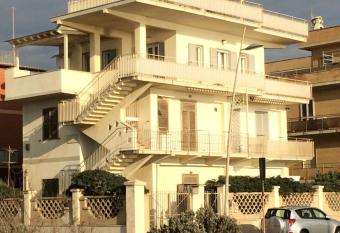 Vita Dulcis Ostia allows 18 year olds to book a room