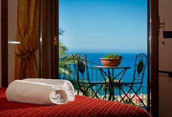 Villa Stefania allows 18 year olds to book a room