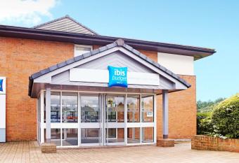 Warrington Motel, J20 M6 Lymm Services allows 18 year olds to book a room