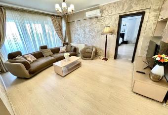 Dacia Residence Apartments Self Check-in has rooms with a private hot tub