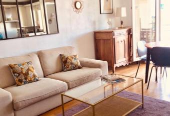 Quiet apartment with 2 balconies has Balcony rooms