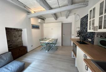 Il Nido su Stresa has rooms with a private hot tub