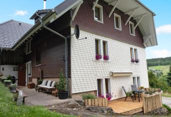 Haus Bergruh has Balcony rooms