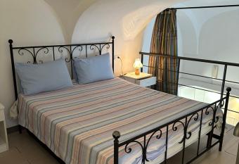 Casetta Gabriella allows 18 year olds to book a room