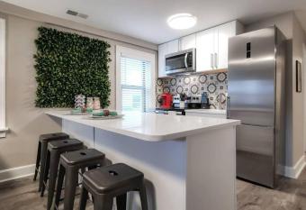 Cute Westport 1 Bedroom has Balcony rooms