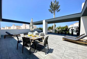 Tavira Grand Balcony With Pool by Homing allows 18 year olds to book a room