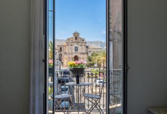 Liberty Suite Regina Elena allows 18 year olds to book a room