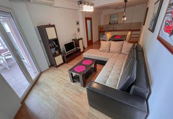 Korun s Lakeview Apartment has rooms with a private hot tub