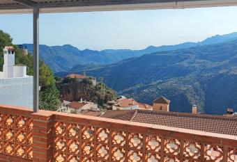 El Molino has Balcony rooms