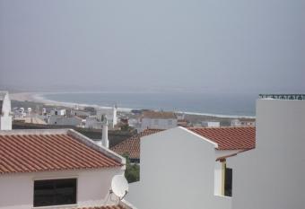 Casa do Sol Algarve allows 18 year olds to book a room