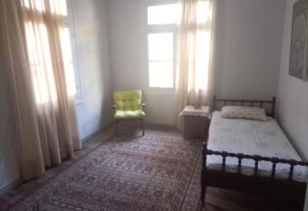 Charming 4 bed house has Balcony rooms