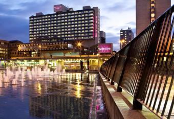 Mercure Manchester Piccadilly Hotel allows 18 year olds to book a room