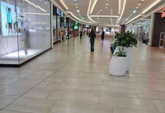 Apartment near lake-stadium -center allows 18 year olds to book a room